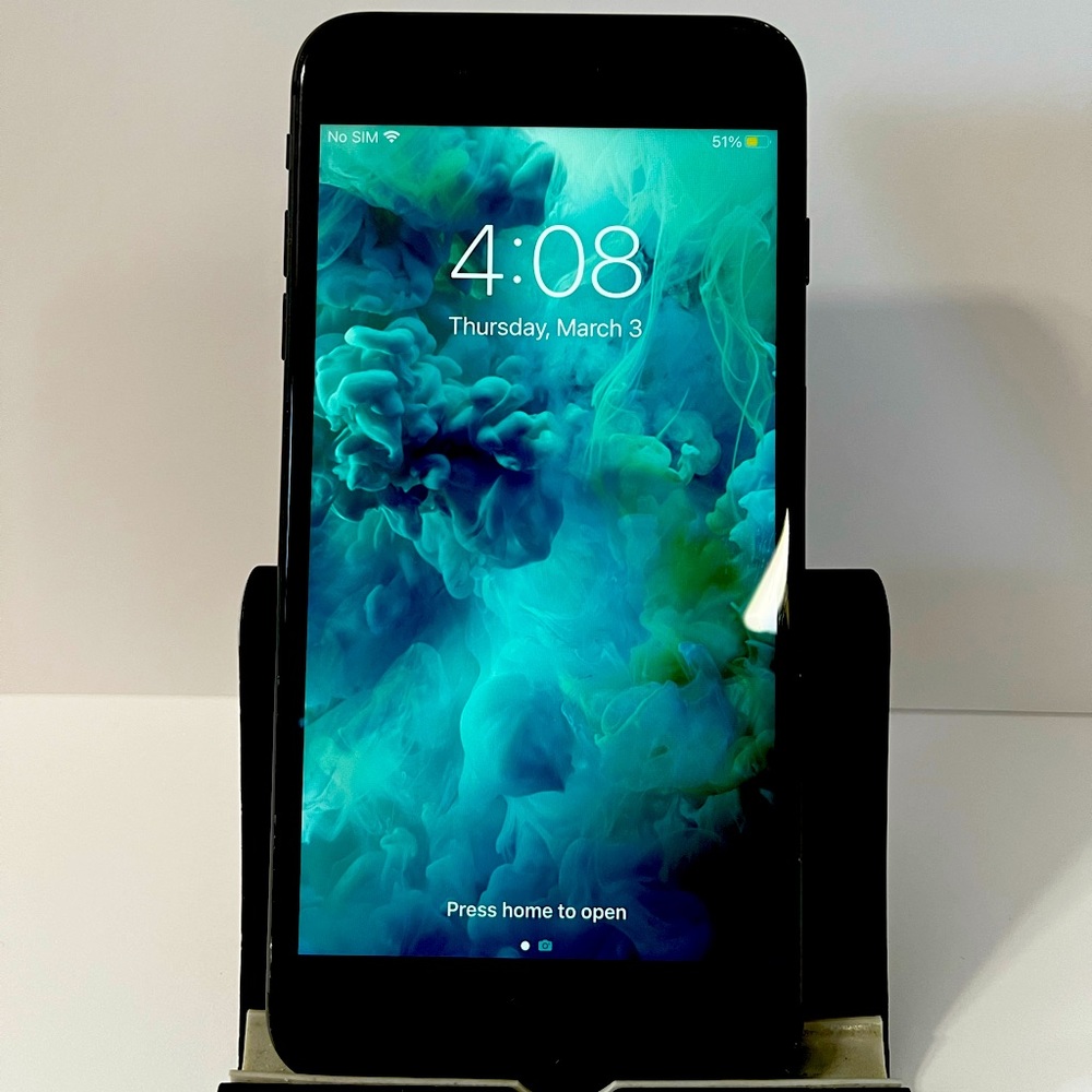 Apple iPhone 8 Plus 64 GB
in Space Gray for Unlocked
100% Battery Capacity - Picture 1 of 16